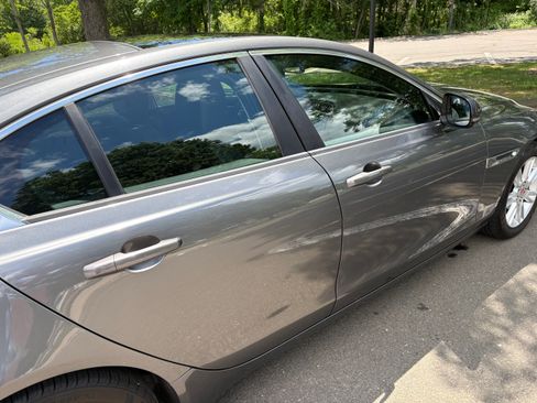 Used 2018 Jaguar XE Premium RWD image 10