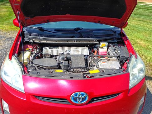 Used 2010 Toyota Prius Three FWD image 2
