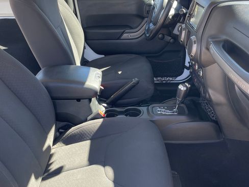 Used 2018 Jeep Wrangler Sport image 9