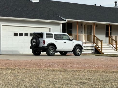 Used 2025 Ford Bronco Badlands image 5