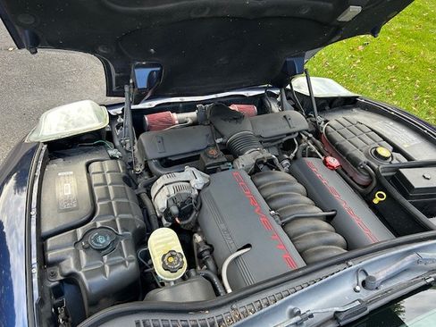 Used 2000 Chevrolet Corvette Coupe w/ Roof Pkg image 18