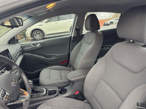 Used 2021 Hyundai Ioniq SE image 5