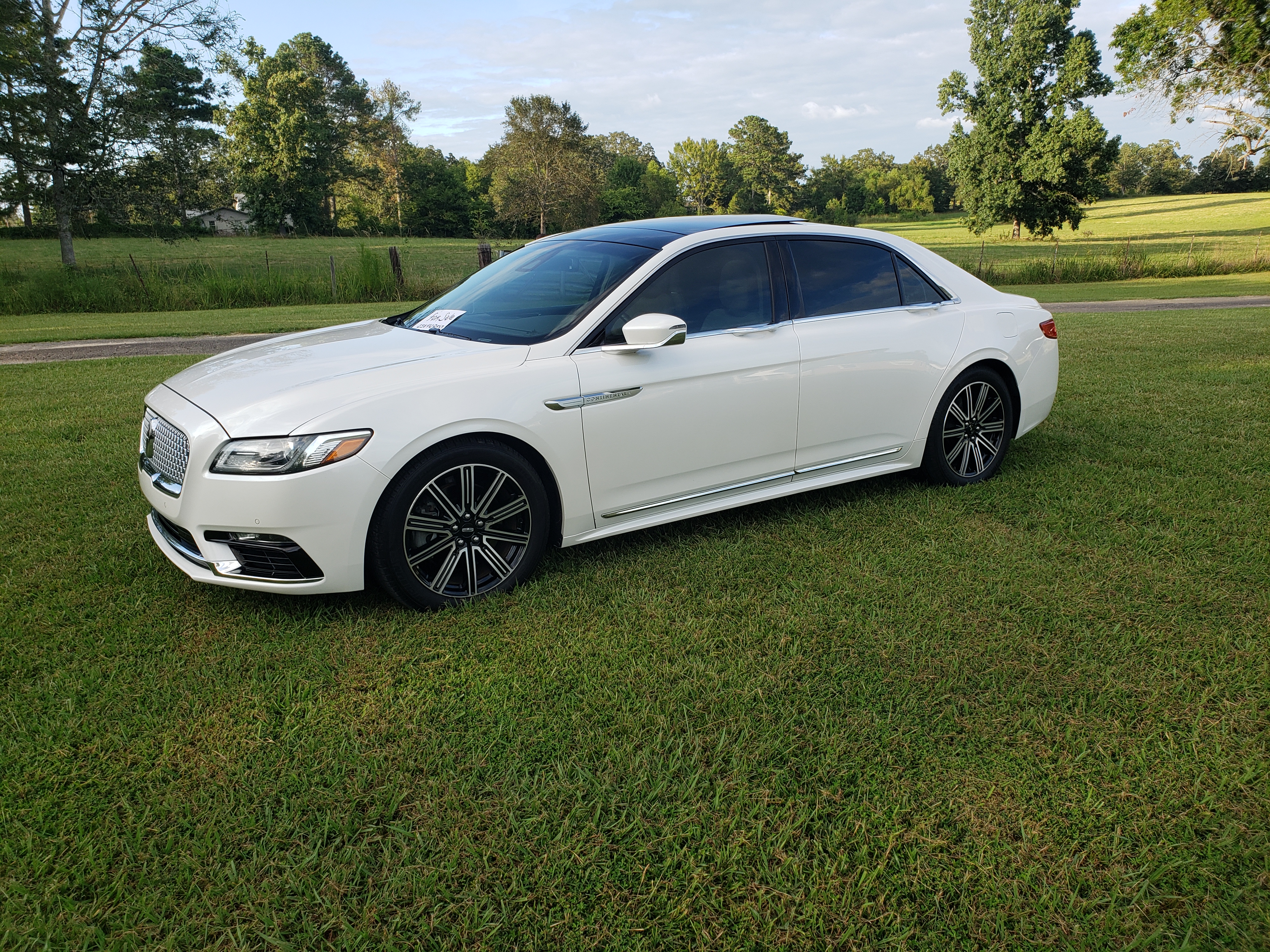 Used 2017 Lincoln Continental Reserve w/ Climate Package FWD image 5