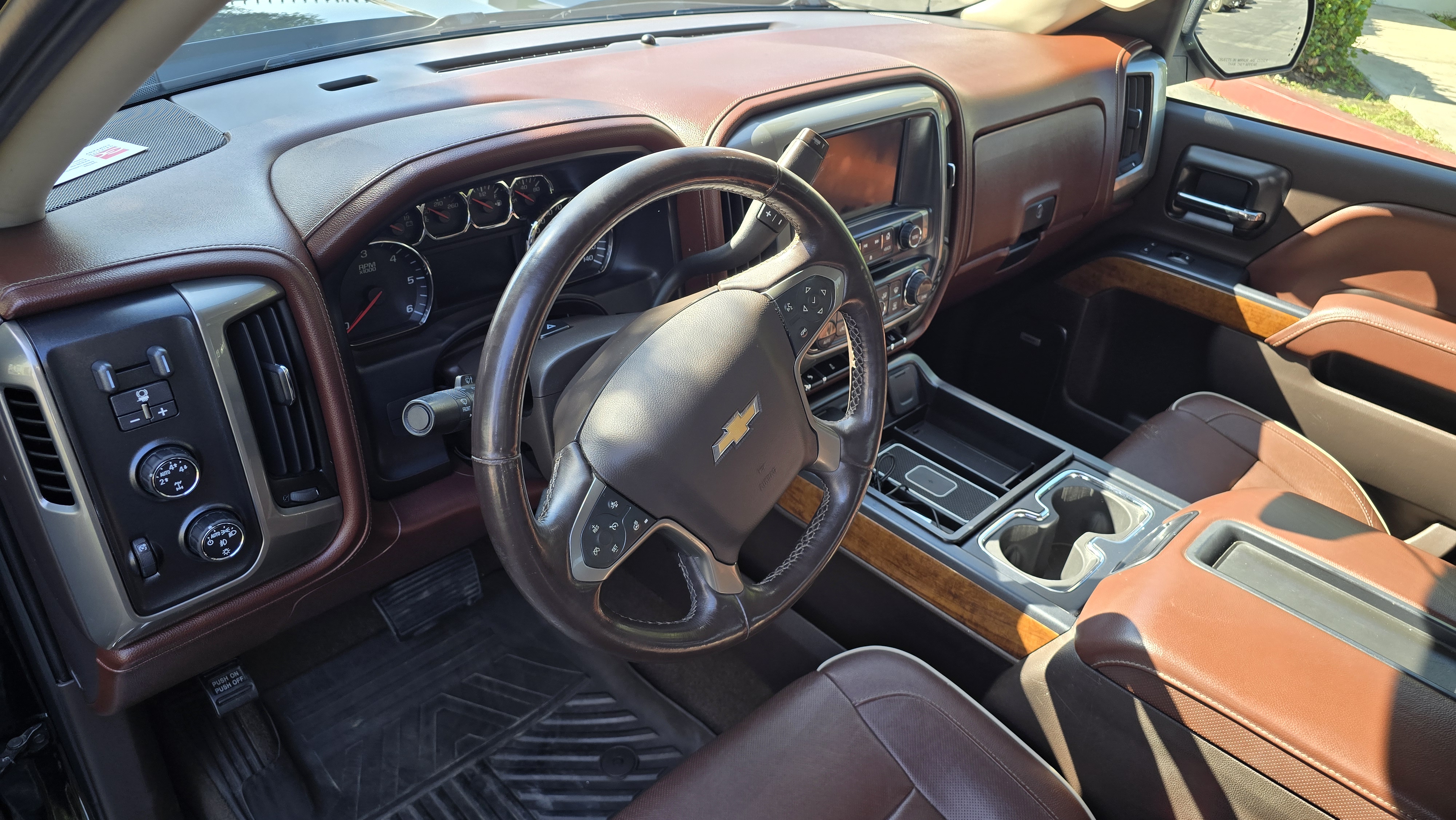 Used 2014 Chevrolet Silverado 1500 High Country w/ High Country Premium Package AWD/4WD image 9
