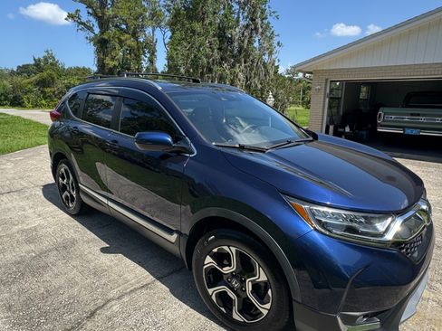 Used 2018 Honda CR-V Touring image 2