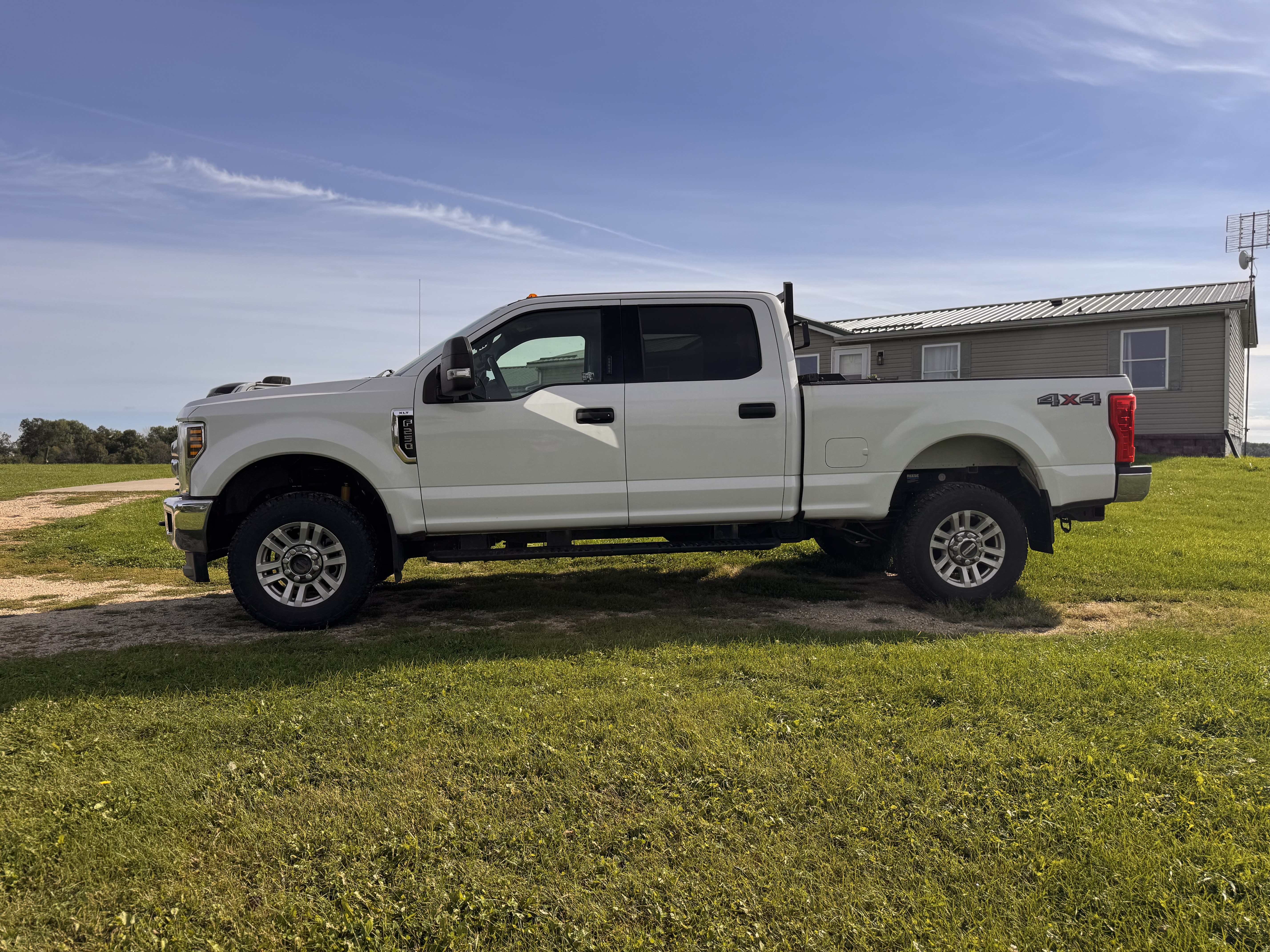 Used 2019 Ford F250 XLT w/ XLT Value Package AWD/4WD image 2