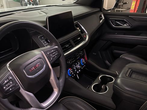 Used 2023 GMC Yukon XL SLT image 10