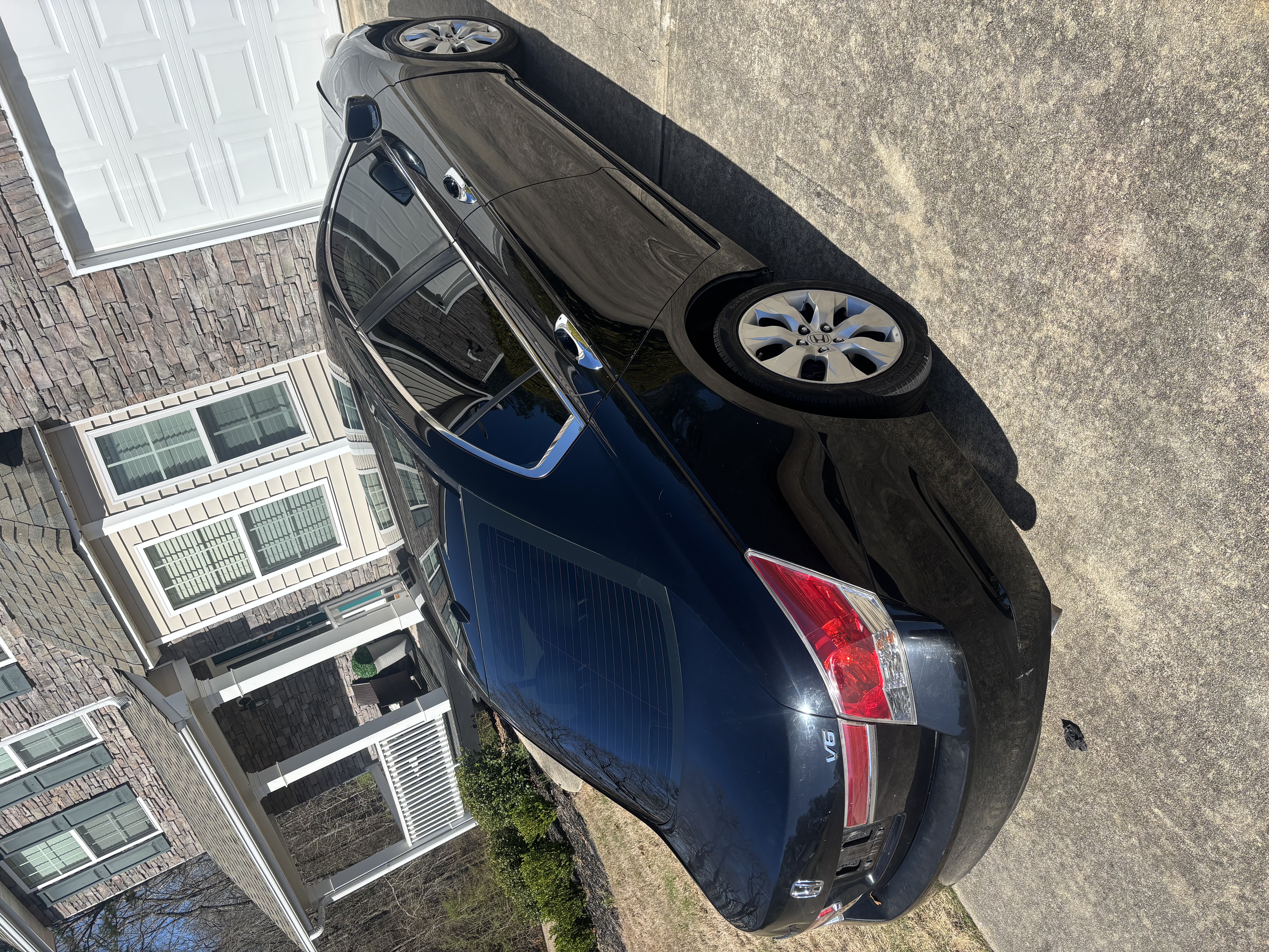 Used 2011 Honda Accord EX-L image 1