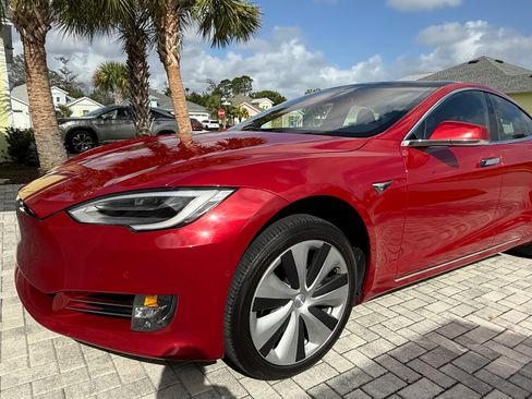 Used 2021 Tesla Model S Long Range Plus image 1