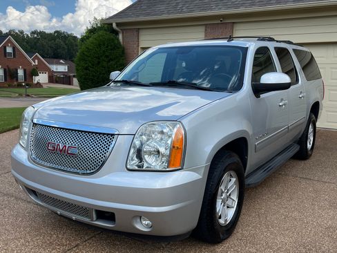 Used 2014 GMC Yukon XL SLT w/ SLT-2 Equipment Package image 1