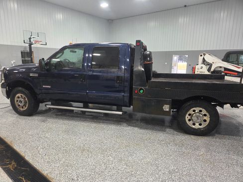 Used 2006 Ford F250 XLT image 2