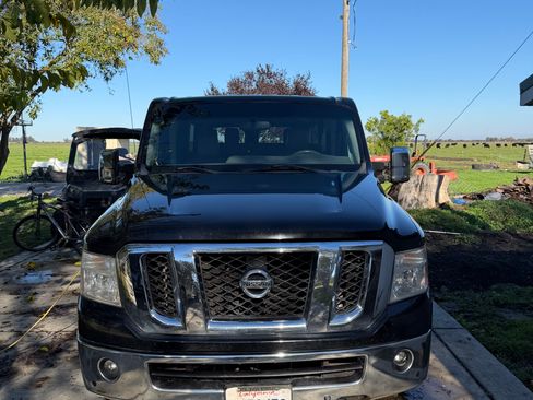 Used 2013 Nissan NV 3500 SL w/ Technology Pkg image 5