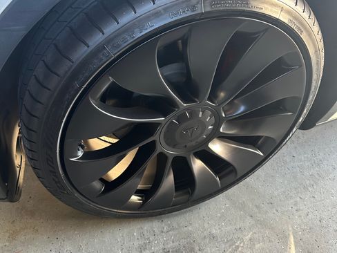 Used 2023 Tesla Model Y Performance image 8