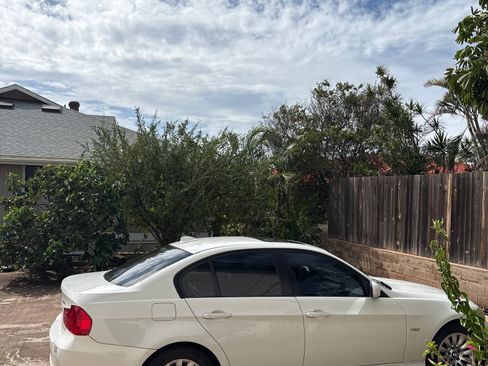 Used 2009 BMW 328i Sedan RWD image 2