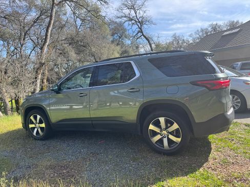 Used 2023 Chevrolet Traverse LT w/ LT Premium Package image 13