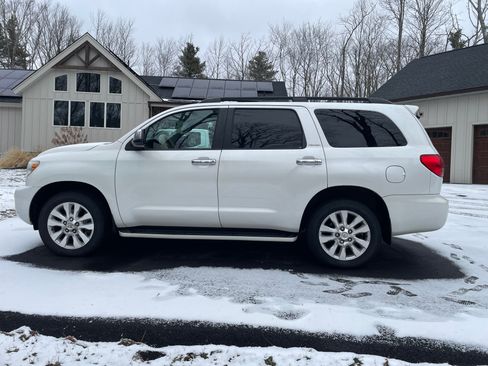 Used 2010 Toyota Sequoia Platinum image 4