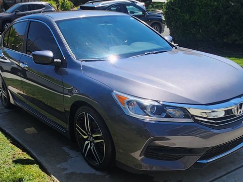 Used 2017 Honda Accord Sport image 22