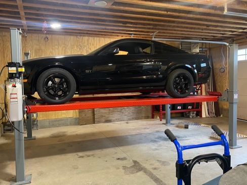 Used 2005 Ford Mustang GT image 2