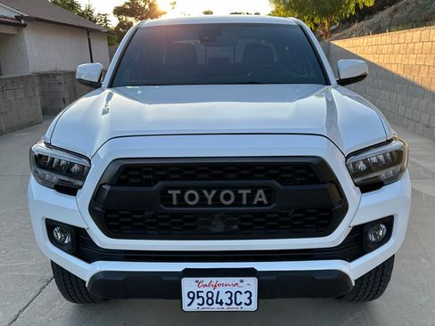 Used 2021 Toyota Tacoma TRD Off-Road w/ Technology Package image 9