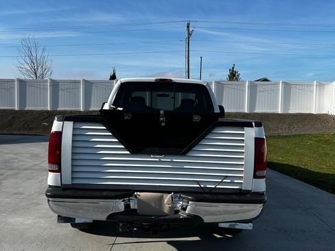 Used 2003 Ford F250 XLT image 11