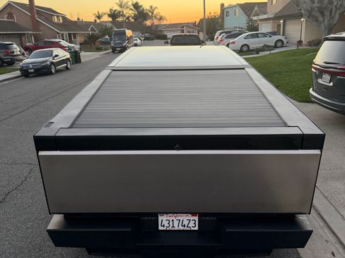 Used 2024 Tesla Cybertruck AWD Crew Cab image 5