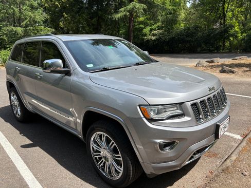 Used 2016 Jeep Grand Cherokee Overland AWD/4WD image 8