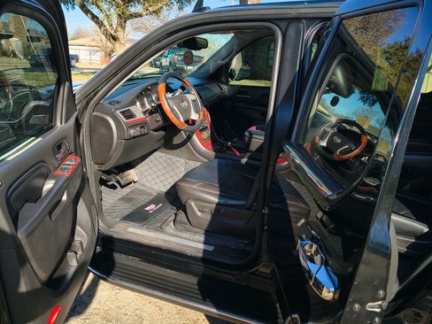 Used 2012 Cadillac Escalade Luxury image 15