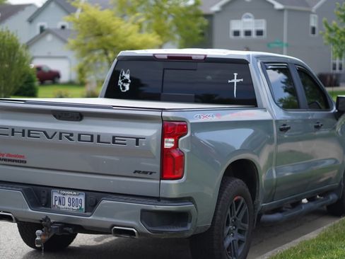 Used 2023 Chevrolet Silverado 1500 RST w/ Redline Edition AWD/4WD image 2