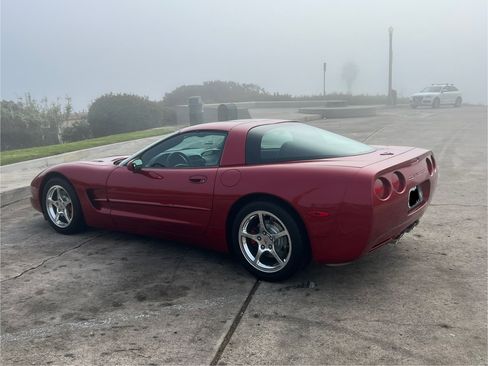 Used 2004 Chevrolet Corvette Coupe w/ Preferred Equipment Group RWD image 11