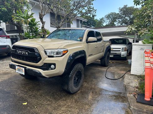 Used 2017 Toyota Tacoma TRD Off-Road w/ Tow Package (A/T) image 5
