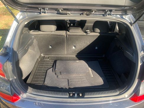 Used 2018 Hyundai Elantra GT image 9