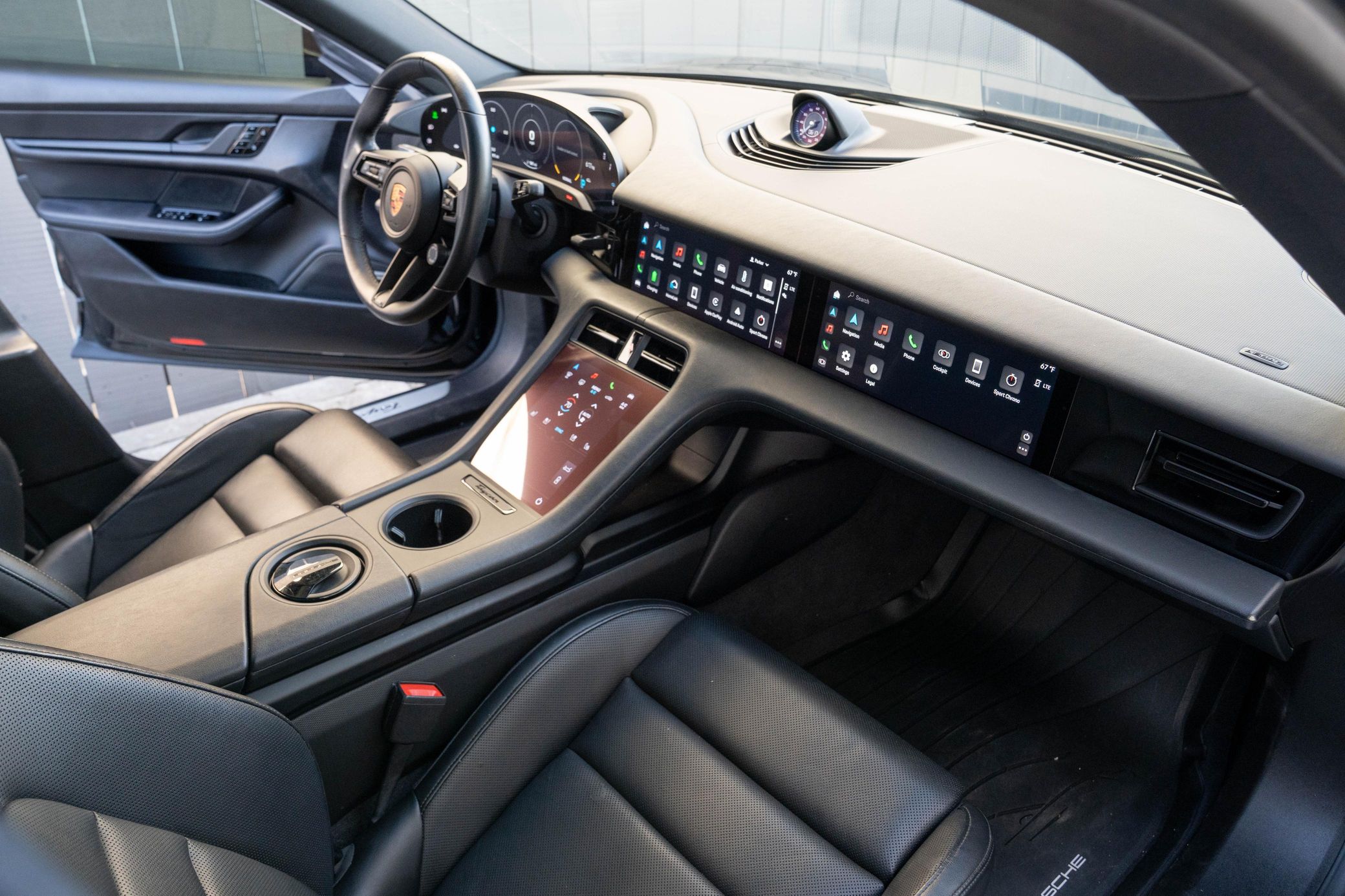 Used 2020 Porsche Taycan 4S AWD/4WD image 17