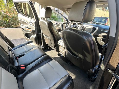 Used 2017 GMC Acadia SLE image 5