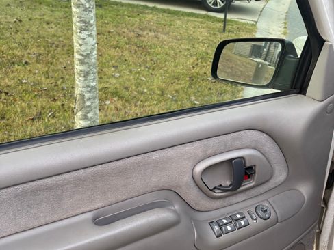 Used 2000 GMC Sierra 3500 2WD Crew Cab w/ SLE Marketing Option Pkg 3 image 9