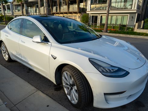 Used 2018 Tesla Model 3 Long Range image 9