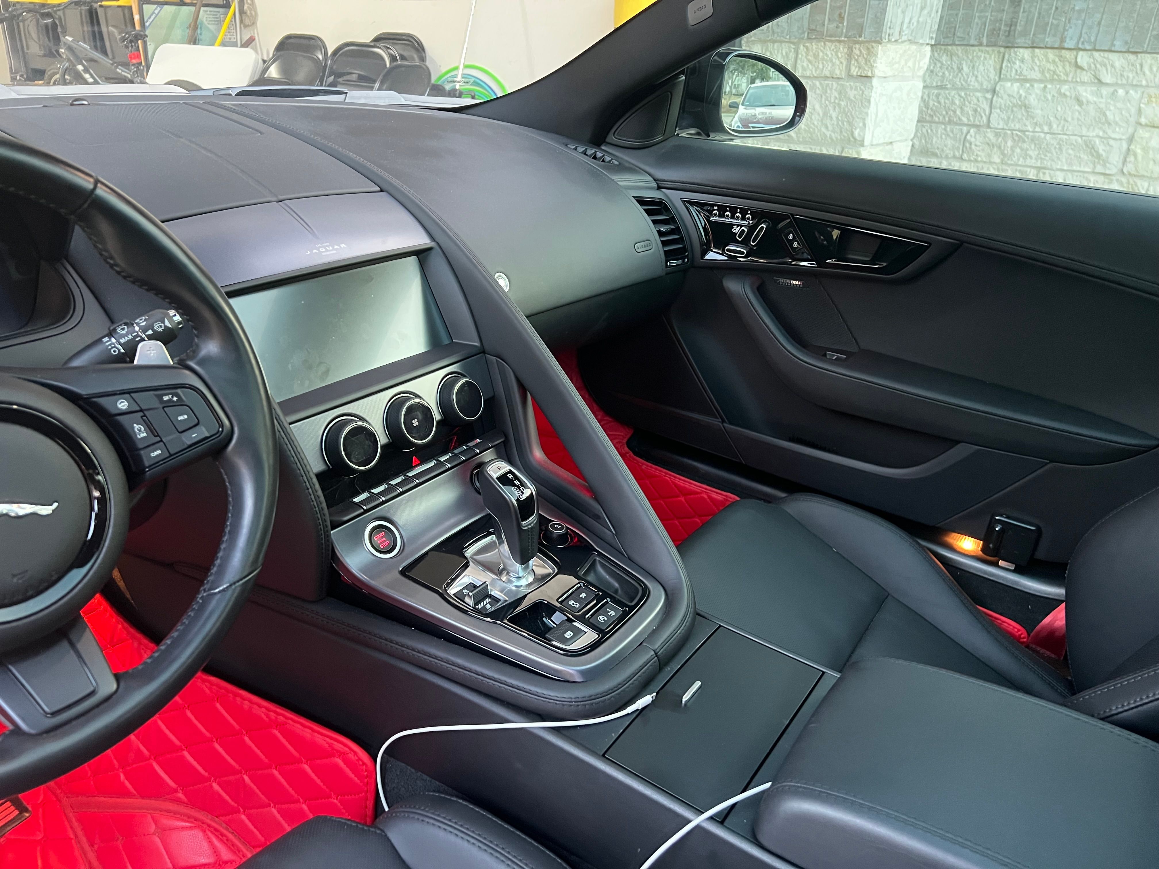 Used 2022 Jaguar F-TYPE Coupe RWD image 11