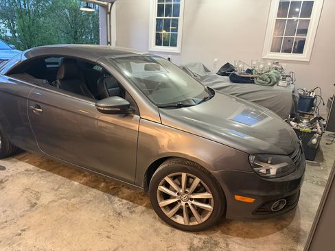 Used 2012 Volkswagen Eos Komfort FWD image 2