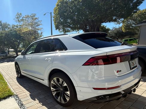 Used 2024 Audi Q8 Premium Plus image 4