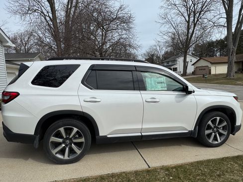 Used 2025 Honda Pilot Elite image 4