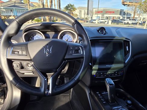 Used 2019 Maserati Ghibli Sedan 4D image 17