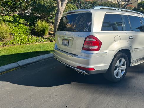 Used 2012 Mercedes-Benz GL 450 4MATIC image 4