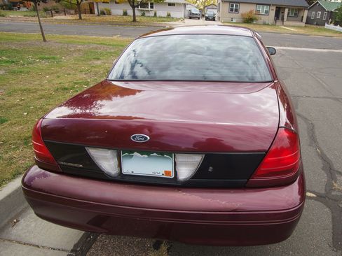 Used 2004 Ford Crown Victoria LX image 13