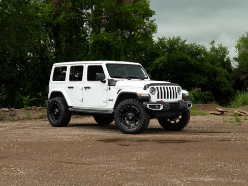Used 2020 Jeep Wrangler Unlimited Sahara image 16