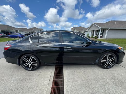 Used 2017 Honda Accord Sport image 8