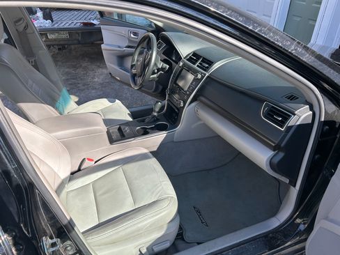 Used 2017 Toyota Camry XLE w/ Moonroof Package image 14