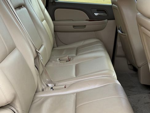 Used 2012 Chevrolet Suburban LT w/ Luxury Package image 9