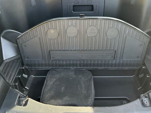 Used 2022 Ford F150 Lightning Lightning Lariat image 9