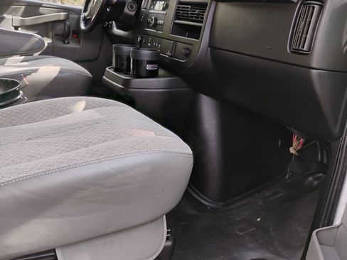 Used 2019 Chevrolet Express 3500 w/ Driver Convenience Package image 9