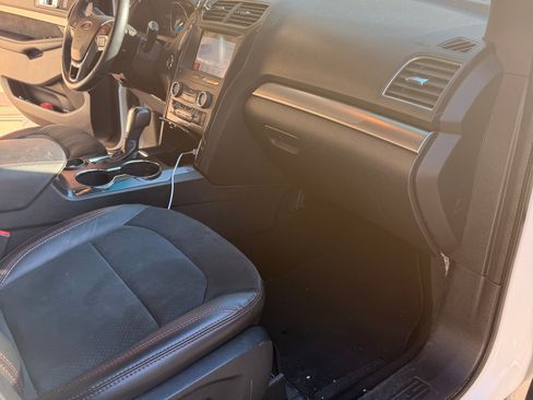 Used 2019 Ford Explorer XLT w/ Equipment Group 202A image 10