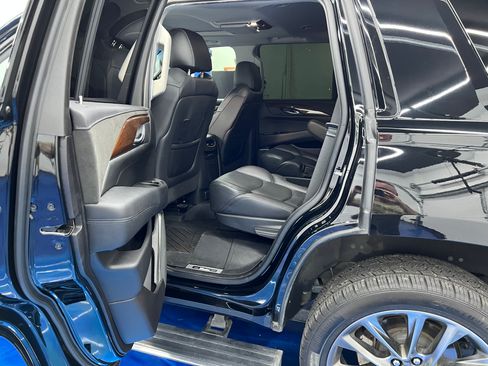 Used 2019 Cadillac Escalade Premium Luxury w/ Escalade Sport Edition AWD/4WD image 21